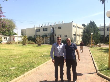 חה''כ יואל רזבוזוב בסיור בכפר הנוער עתיד
