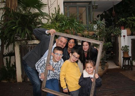 משפחת דביר המשמשת כמשפחה מארחת