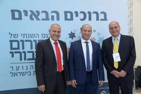 מימין לשמאל: אבי נאור, נפתלי בנט ושמואל אבואב