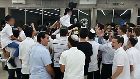 תלמידים באירוע בר מצווה