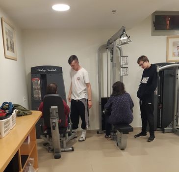 חניכי עיינות בהוסטל 'שקמים' בנס ציונה